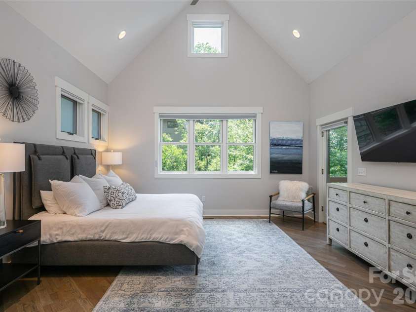 57 Villa Nova Drive, Asheville, NC 28804.  MLS# CAR4390732, YatesRealty ID 32936. 