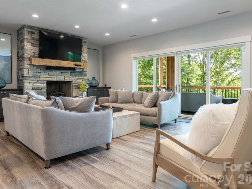 57 Villa Nova Drive, Asheville, NC 28804.  MLS# CAR4390732, YatesRealty ID 32936. 
