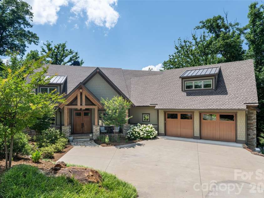 57 Villa Nova Drive, Asheville, NC 28804.  MLS# CAR4390732, YatesRealty ID 32936. 