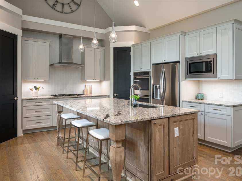 57 Villa Nova Drive, Asheville, NC 28804.  MLS# CAR4390732, YatesRealty ID 32936. 