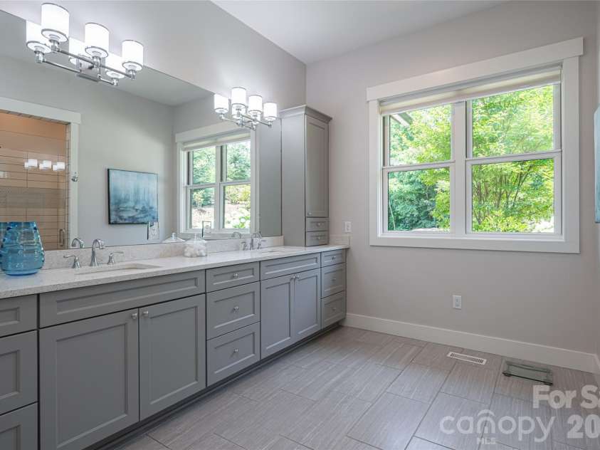 57 Villa Nova Drive, Asheville, NC 28804.  MLS# CAR4390732, YatesRealty ID 32936. 