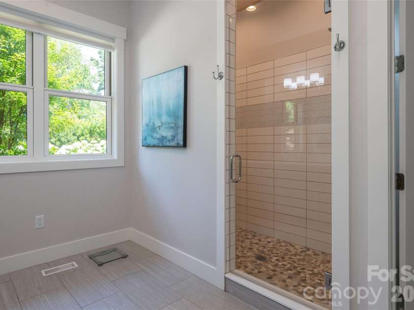 57 Villa Nova Drive, Asheville, NC 28804.  MLS# CAR4390732, YatesRealty ID 32936. 