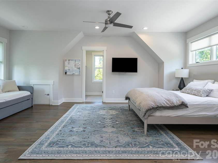 57 Villa Nova Drive, Asheville, NC 28804.  MLS# CAR4390732, YatesRealty ID 32936. 