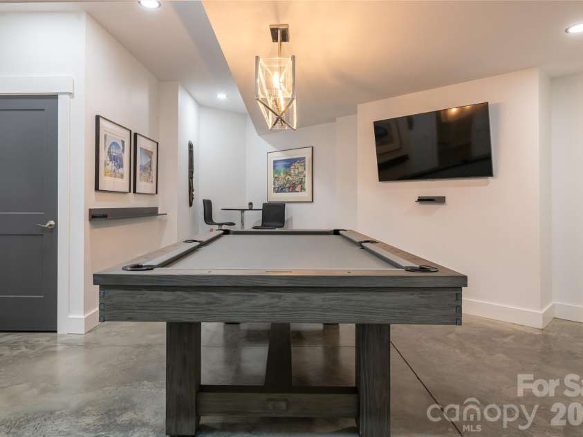 57 Villa Nova Drive, Asheville, NC 28804.  MLS# CAR4390732, YatesRealty ID 32936. 