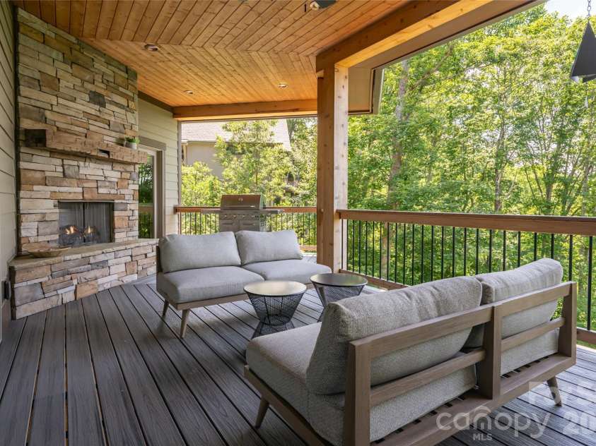 57 Villa Nova Drive, Asheville, NC 28804.  MLS# CAR4390732, YatesRealty ID 32936. 