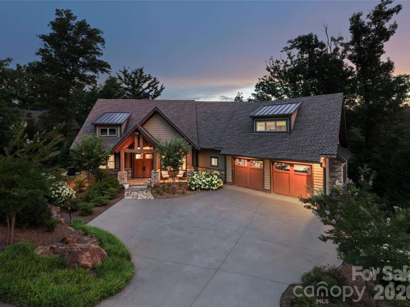 57 Villa Nova Drive, Asheville, NC 28804.  MLS# CAR4390732, YatesRealty ID 32936. 
