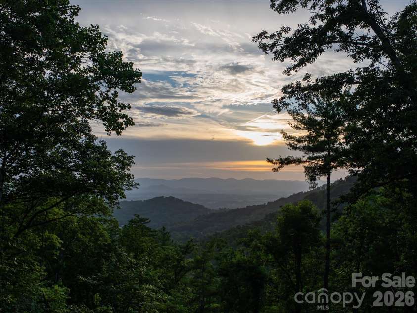 57 Villa Nova Drive, Asheville, NC 28804.  MLS# CAR4390732, YatesRealty ID 32936. 
