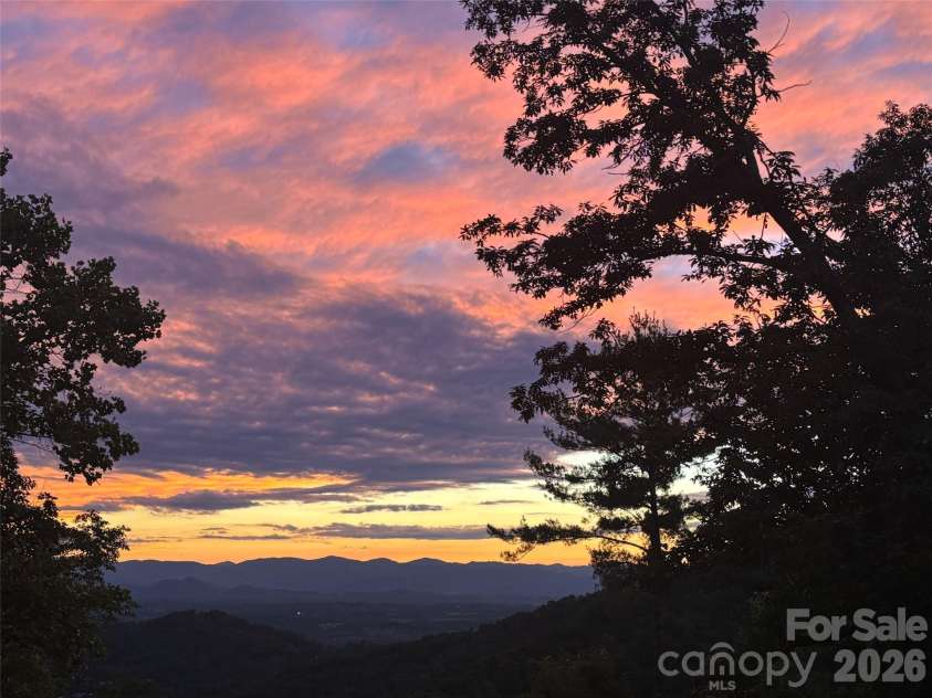 57 Villa Nova Drive, Asheville, NC 28804.  MLS# CAR4390732, YatesRealty ID 32936. 