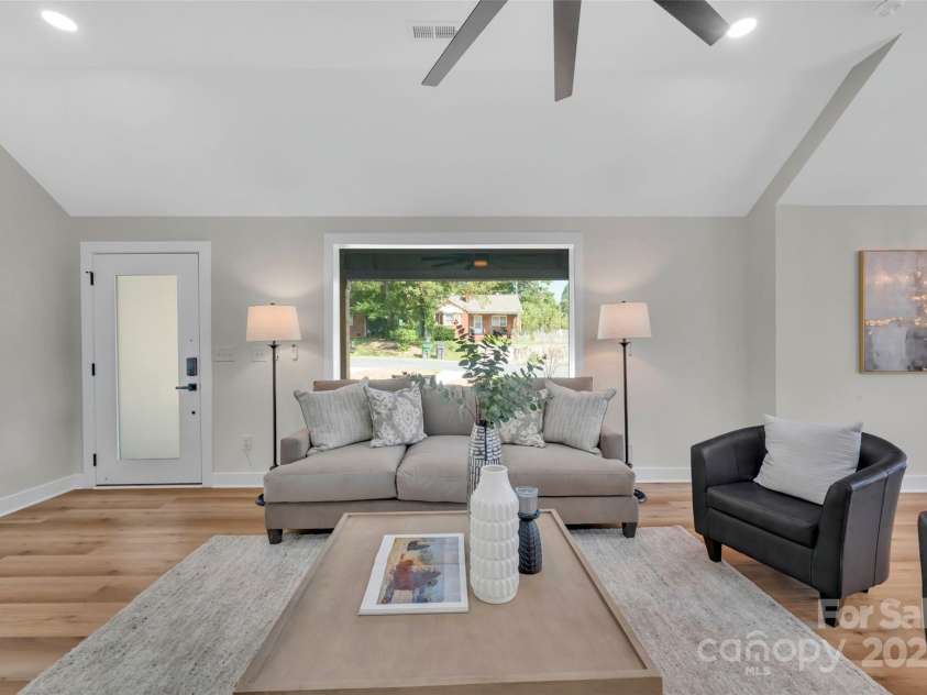 3942 McMillan Street, Charlotte, NC 28205.  MLS# CAR4293799, YatesRealty ID 32937. 