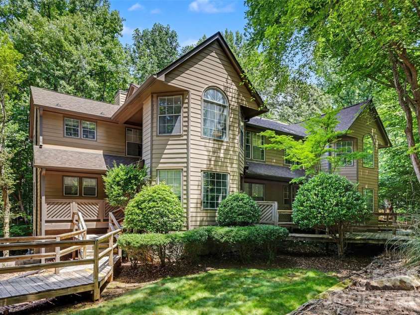 6125 Gray Gate Lane, Charlotte, NC 28210.  MLS# CAR4397077, YatesRealty ID 32938. 