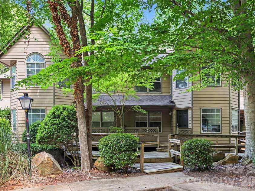 6125 Gray Gate Lane, Charlotte, NC 28210.  MLS# CAR4397077, YatesRealty ID 32938. 