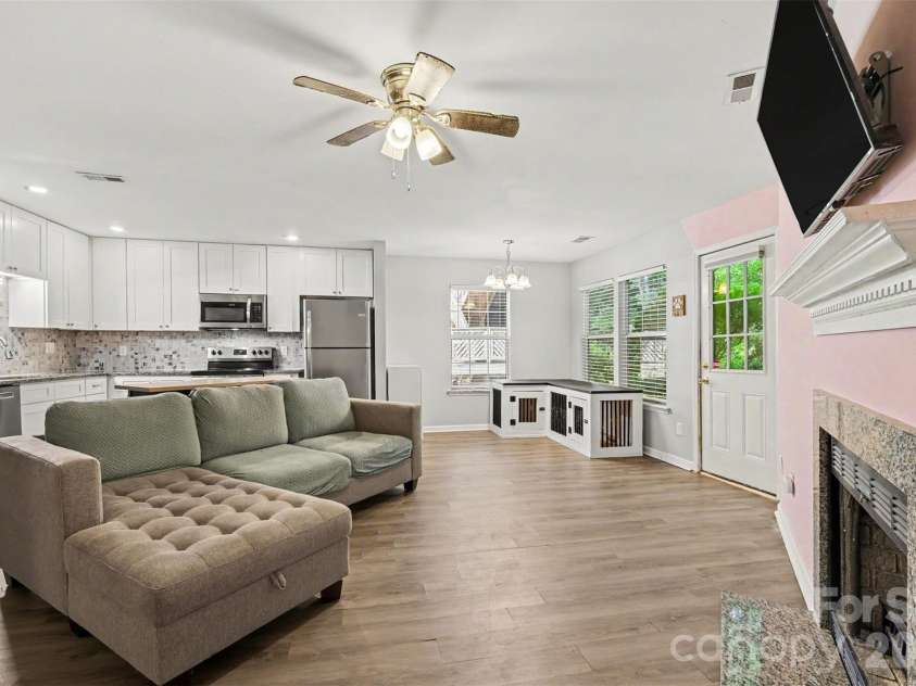 6125 Gray Gate Lane, Charlotte, NC 28210.  MLS# CAR4397077, YatesRealty ID 32938. 