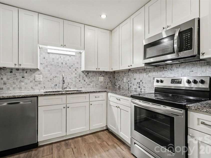 6125 Gray Gate Lane, Charlotte, NC 28210.  MLS# CAR4397077, YatesRealty ID 32938. 