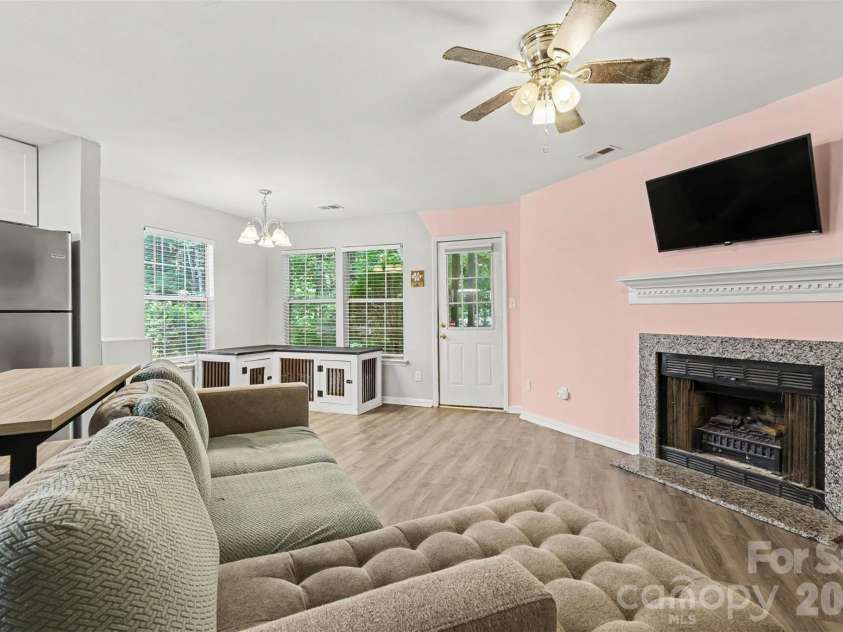 6125 Gray Gate Lane, Charlotte, NC 28210.  MLS# CAR4397077, YatesRealty ID 32938. 
