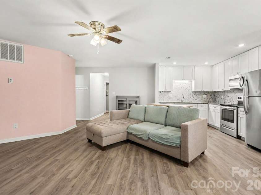 6125 Gray Gate Lane, Charlotte, NC 28210.  MLS# CAR4397077, YatesRealty ID 32938. 