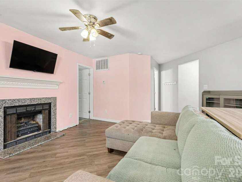 6125 Gray Gate Lane, Charlotte, NC 28210.  MLS# CAR4397077, YatesRealty ID 32938. 
