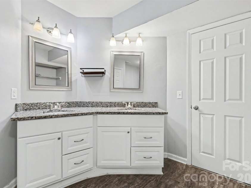 6125 Gray Gate Lane, Charlotte, NC 28210.  MLS# CAR4397077, YatesRealty ID 32938. 