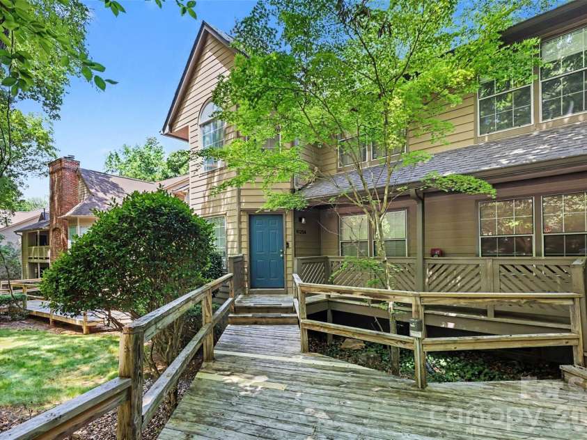 6125 Gray Gate Lane, Charlotte, NC 28210.  MLS# CAR4397077, YatesRealty ID 32938. 
