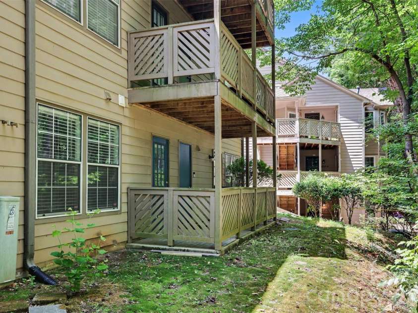 6125 Gray Gate Lane, Charlotte, NC 28210.  MLS# CAR4397077, YatesRealty ID 32938. 
