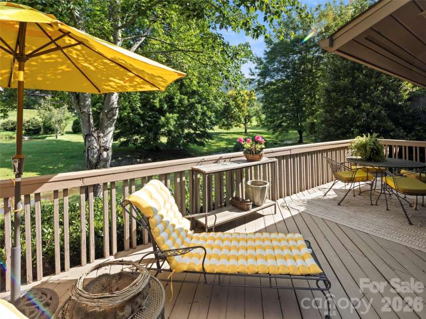 20 Clubside Drive, Asheville, NC 28804.  MLS# CAR4393618, YatesRealty ID 32941. 