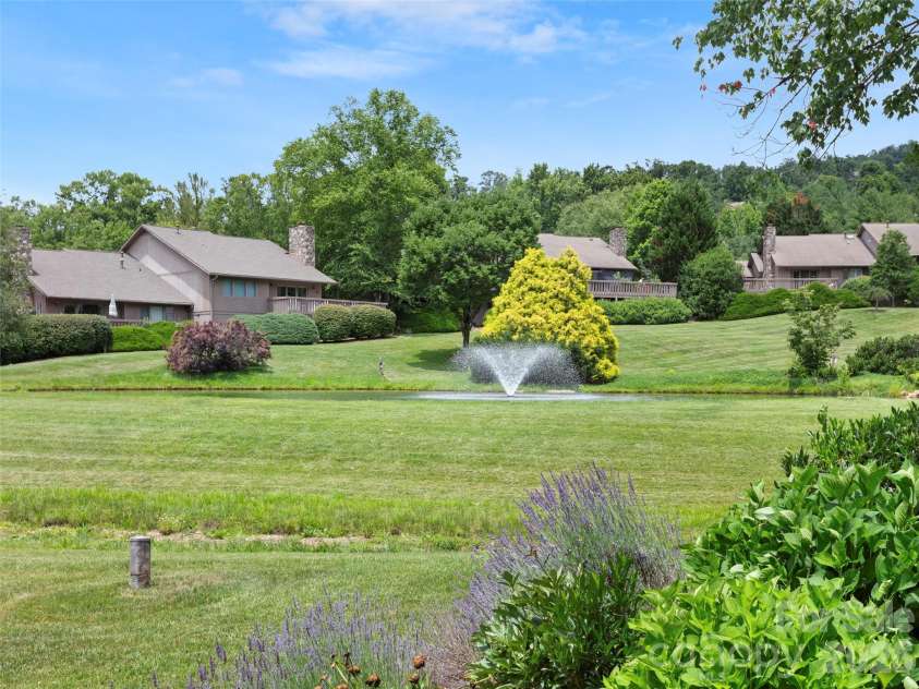 20 Clubside Drive, Asheville, NC 28804.  MLS# CAR4393618, YatesRealty ID 32941. 
