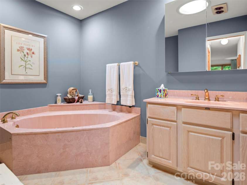 20 Clubside Drive, Asheville, NC 28804.  MLS# CAR4393618, YatesRealty ID 32941. Primary bath