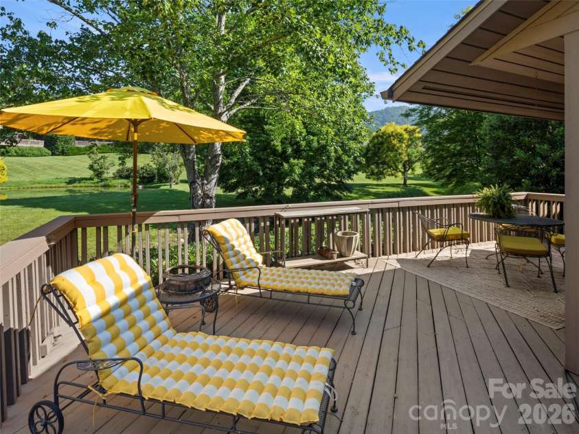 20 Clubside Drive, Asheville, NC 28804.  MLS# CAR4393618, YatesRealty ID 32941. Private setting