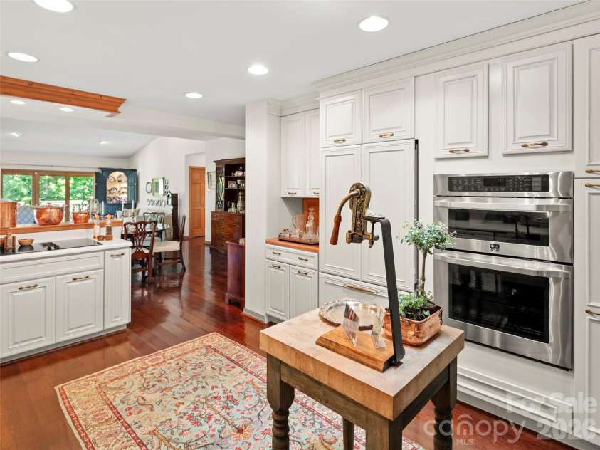 20 Clubside Drive, Asheville, NC 28804.  MLS# CAR4393618, YatesRealty ID 32941. Remodeled kitchen