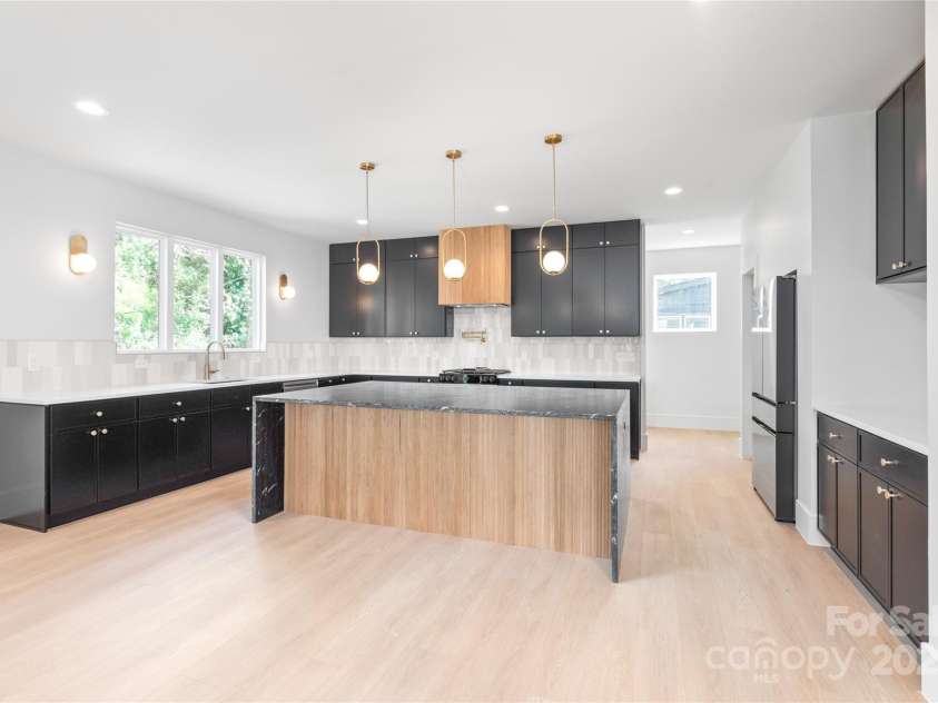 2635 Phillips Avenue, Charlotte, NC 28208.  MLS# CAR4284697, YatesRealty ID 32941. 