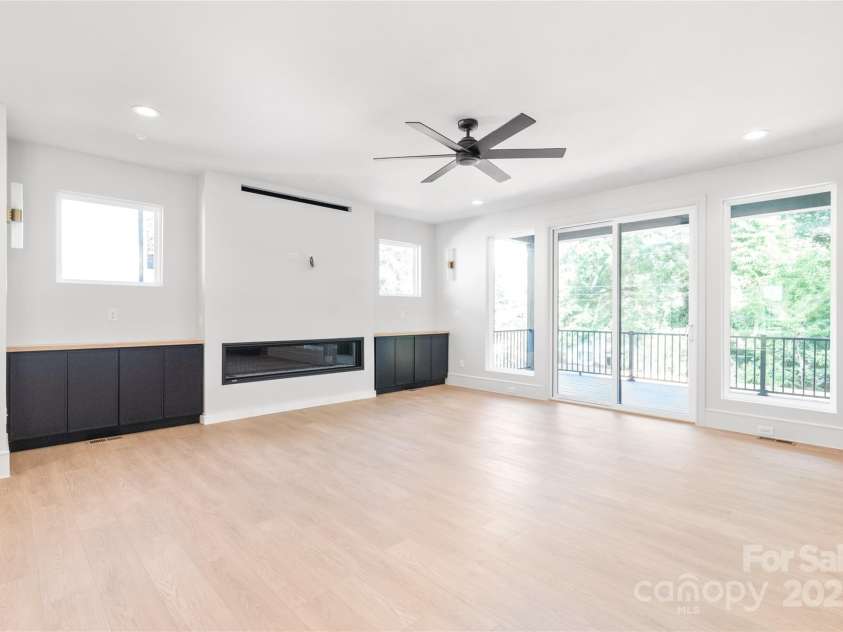 2635 Phillips Avenue, Charlotte, NC 28208.  MLS# CAR4284697, YatesRealty ID 32941. 
