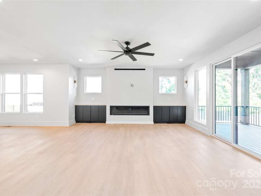 2635 Phillips Avenue, Charlotte, NC 28208.  MLS# CAR4284697, YatesRealty ID 32941. 