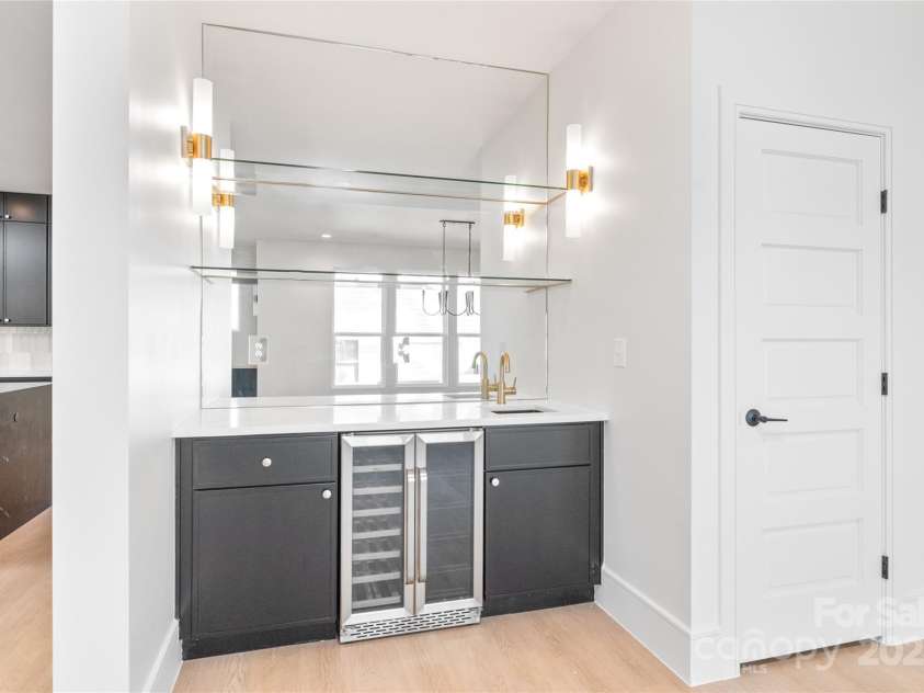 2635 Phillips Avenue, Charlotte, NC 28208.  MLS# CAR4284697, YatesRealty ID 32941. 