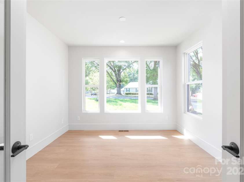 2635 Phillips Avenue, Charlotte, NC 28208.  MLS# CAR4284697, YatesRealty ID 32941. 