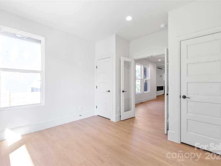 2635 Phillips Avenue, Charlotte, NC 28208.  MLS# CAR4284697, YatesRealty ID 32941. 