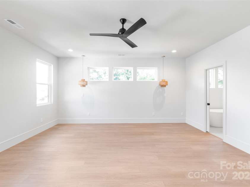 2635 Phillips Avenue, Charlotte, NC 28208.  MLS# CAR4284697, YatesRealty ID 32941. 