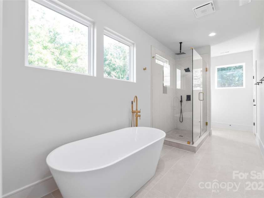 2635 Phillips Avenue, Charlotte, NC 28208.  MLS# CAR4284697, YatesRealty ID 32941. 