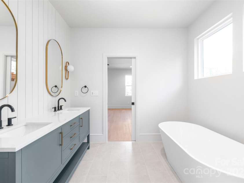 2635 Phillips Avenue, Charlotte, NC 28208.  MLS# CAR4284697, YatesRealty ID 32941. 