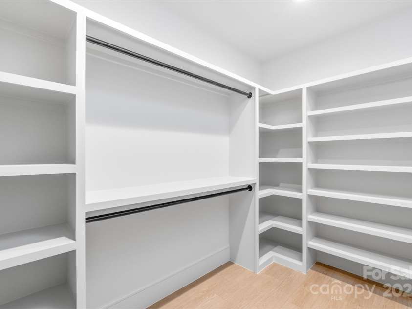 2635 Phillips Avenue, Charlotte, NC 28208.  MLS# CAR4284697, YatesRealty ID 32941. 