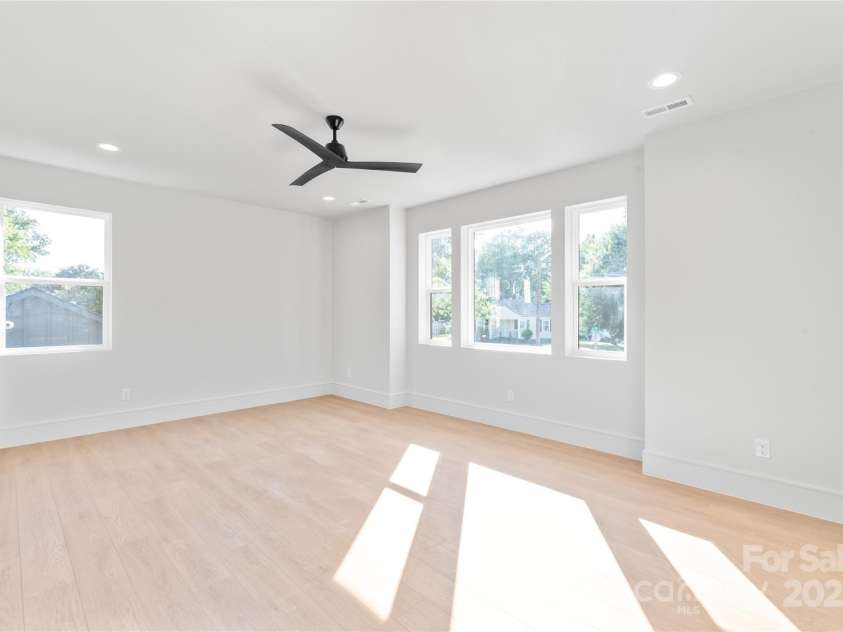 2635 Phillips Avenue, Charlotte, NC 28208.  MLS# CAR4284697, YatesRealty ID 32941. 