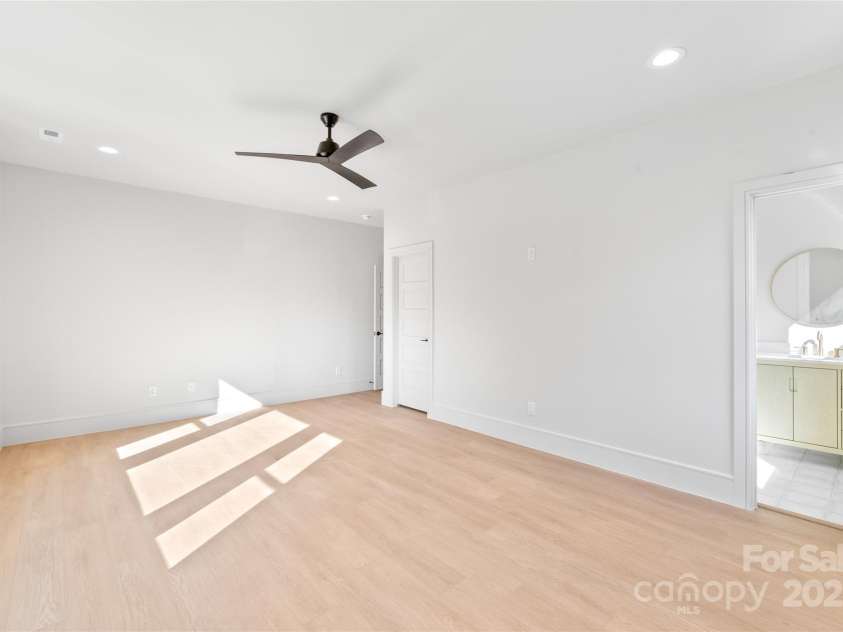 2635 Phillips Avenue, Charlotte, NC 28208.  MLS# CAR4284697, YatesRealty ID 32941. 