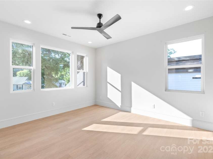 2635 Phillips Avenue, Charlotte, NC 28208.  MLS# CAR4284697, YatesRealty ID 32941. 