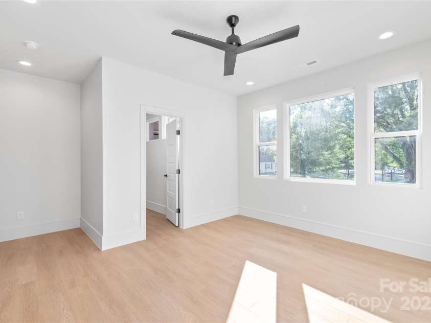 2635 Phillips Avenue, Charlotte, NC 28208.  MLS# CAR4284697, YatesRealty ID 32941. 