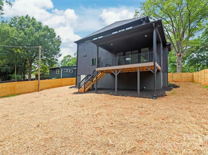 2635 Phillips Avenue, Charlotte, NC 28208.  MLS# CAR4284697, YatesRealty ID 32941. 