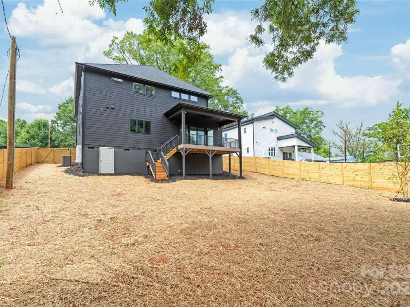 2635 Phillips Avenue, Charlotte, NC 28208.  MLS# CAR4284697, YatesRealty ID 32941. 