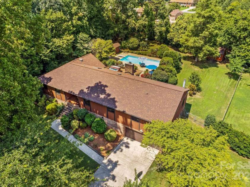 202 Cedarwood Drive, Salisbury, NC 28147.  MLS# CAR4330124, YatesRealty ID 32942. 