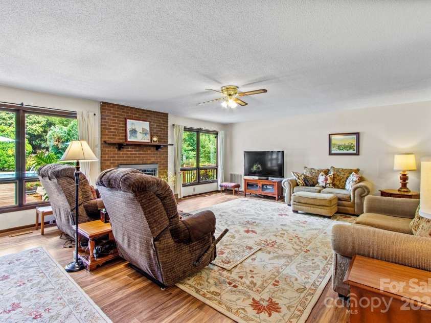 202 Cedarwood Drive, Salisbury, NC 28147.  MLS# CAR4330124, YatesRealty ID 32942. 