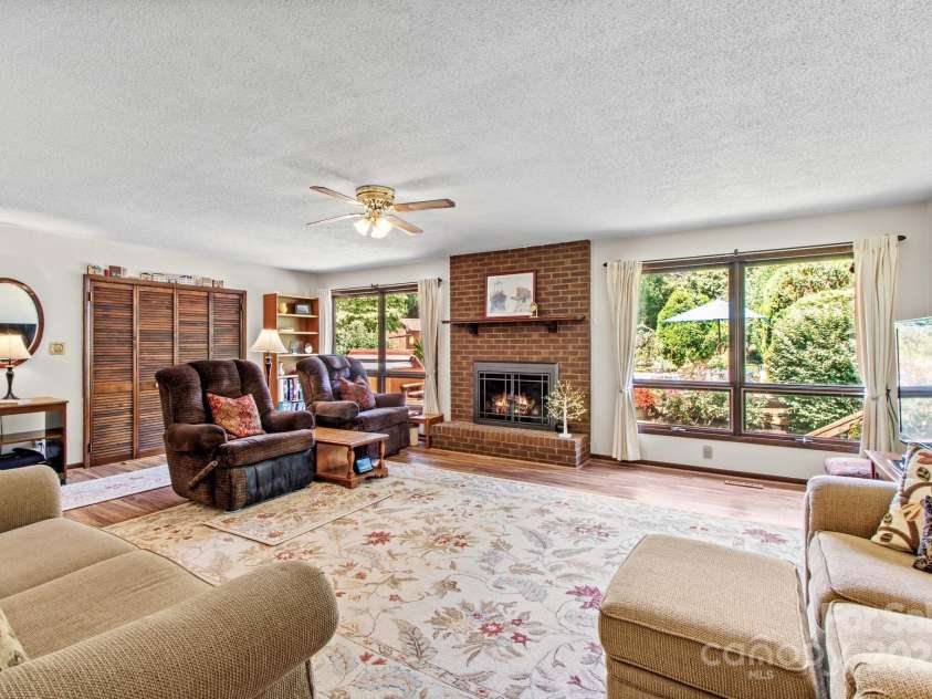 202 Cedarwood Drive, Salisbury, NC 28147.  MLS# CAR4330124, YatesRealty ID 32942. 