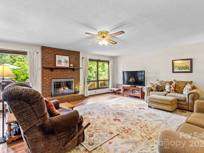 202 Cedarwood Drive, Salisbury, NC 28147.  MLS# CAR4330124, YatesRealty ID 32942. 