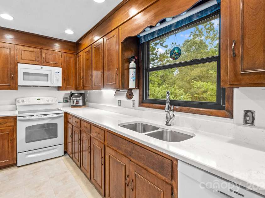 202 Cedarwood Drive, Salisbury, NC 28147.  MLS# CAR4330124, YatesRealty ID 32942. 