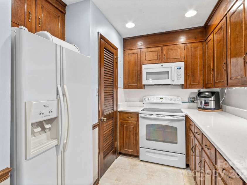 202 Cedarwood Drive, Salisbury, NC 28147.  MLS# CAR4330124, YatesRealty ID 32942. 